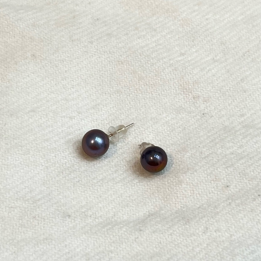Elegant dark purple Pearl Stud Earrings